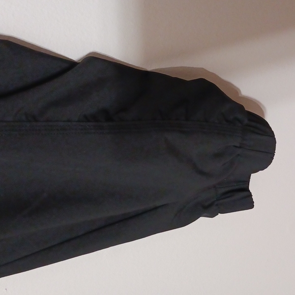 Athleta size 2 Black Elastic waist drawstring 4 zippered pockets cropped Polyst. - Picture 3 of 7